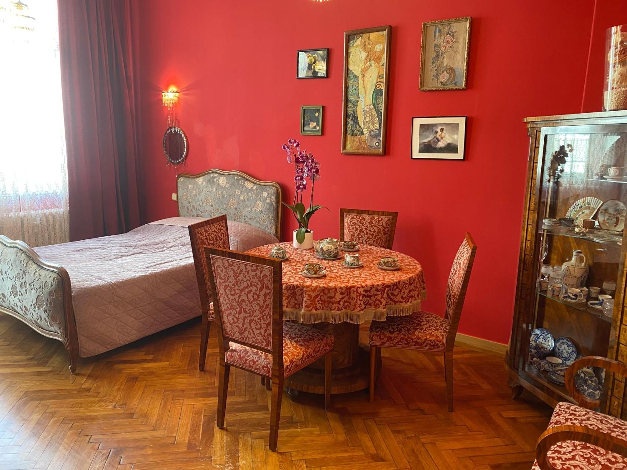 Retro Big Apartment With Two Balconies And Lift 卡罗维发利 外观 照片